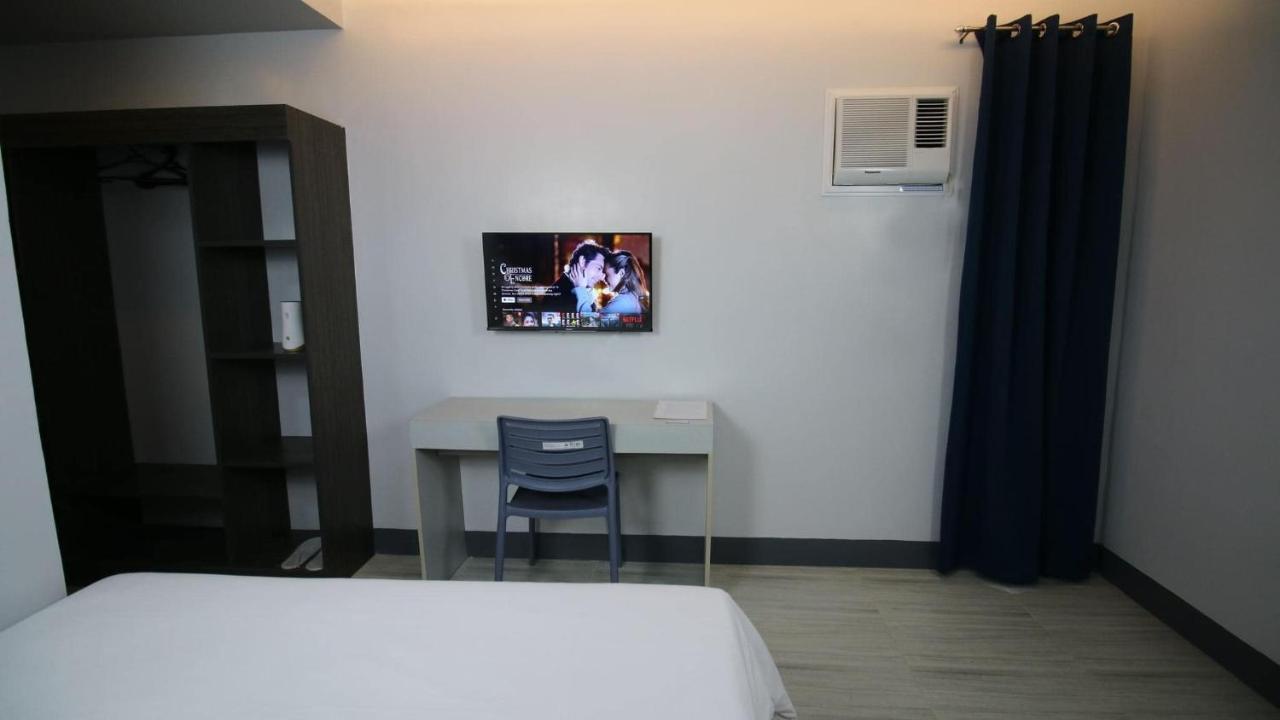 Sands Hotel Nasugbu Esterno foto