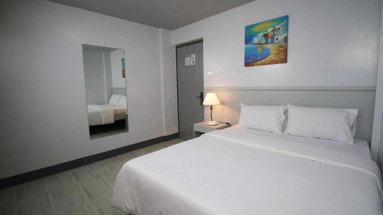 Sands Hotel Nasugbu Esterno foto