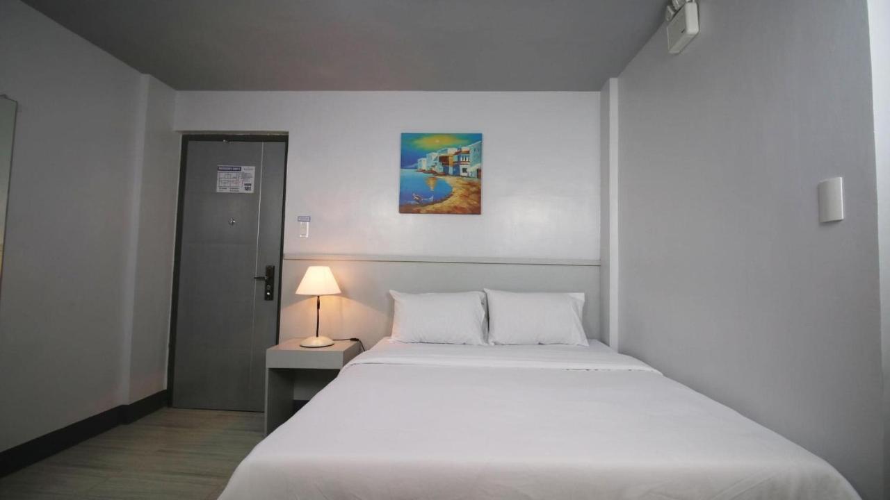 Sands Hotel Nasugbu Esterno foto