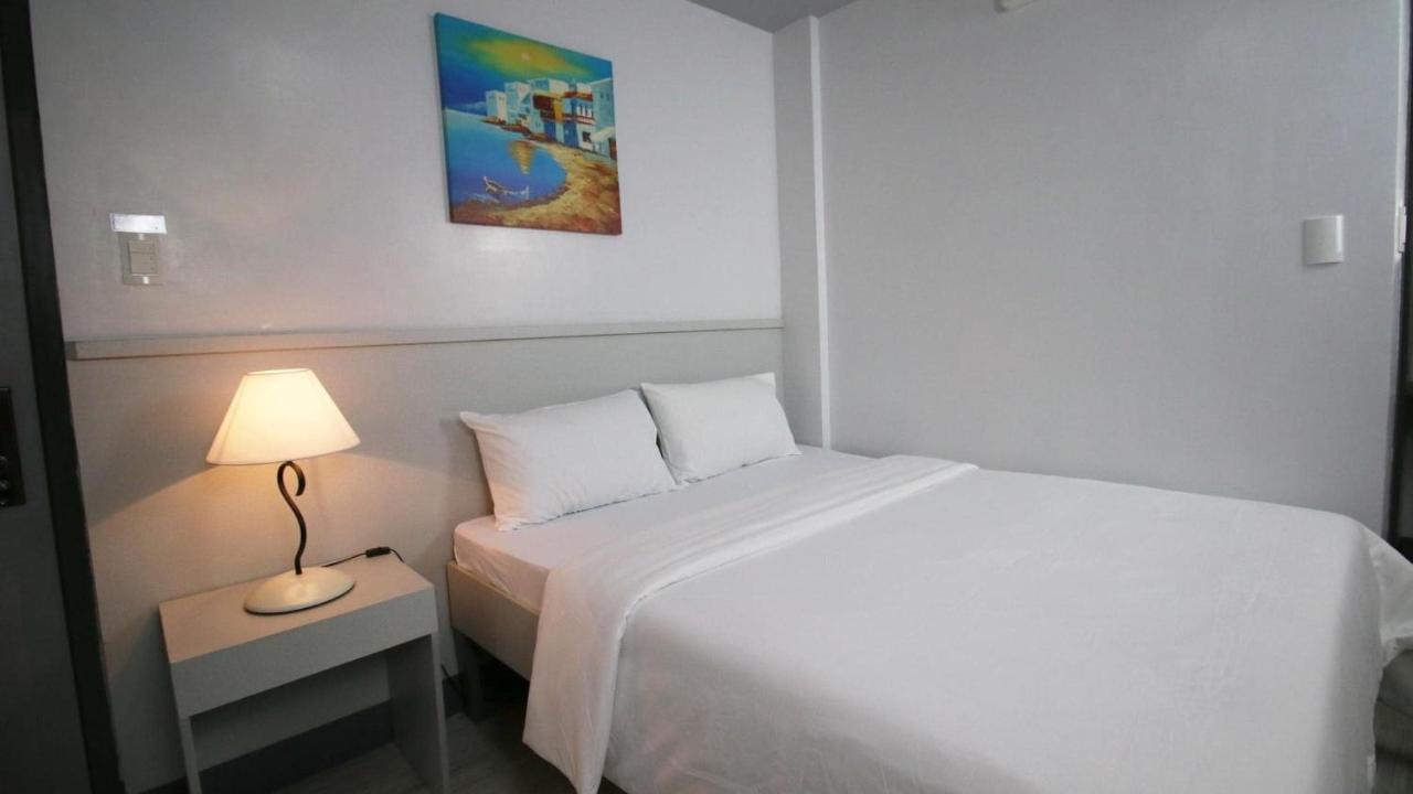 Sands Hotel Nasugbu Esterno foto