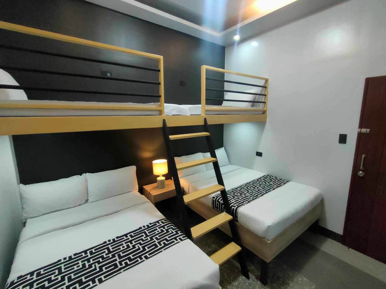 Sands Hotel Nasugbu Esterno foto