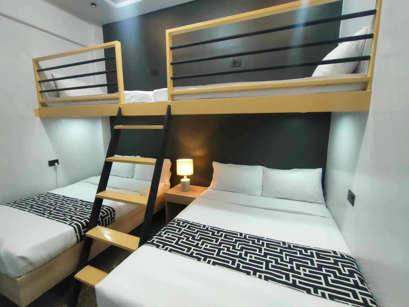 Sands Hotel Nasugbu Esterno foto