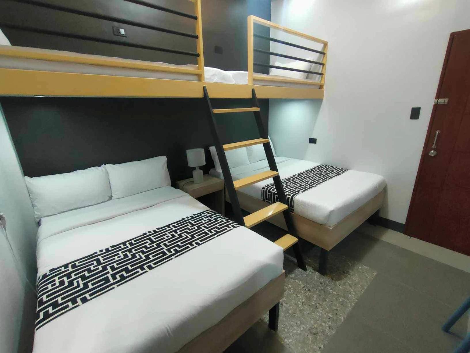 Sands Hotel Nasugbu Esterno foto