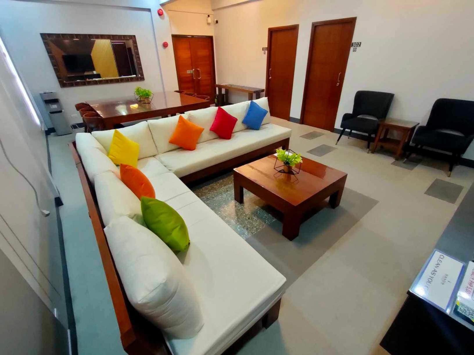Sands Hotel Nasugbu Esterno foto